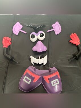 MR POTATO HEAD Make A VAMPIRE Pumpkin Push Ins Decorating Set Gently Used 2013